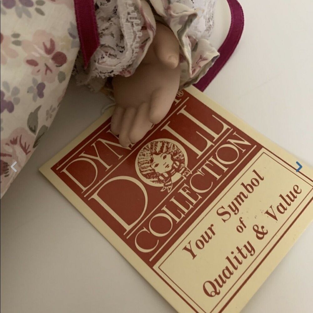 DYNASTY DOLL ‘DIMPLES’ with stand - Picture 4 of 5